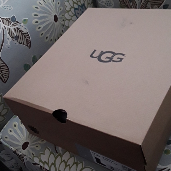 Ugg - Picture 8 of 8